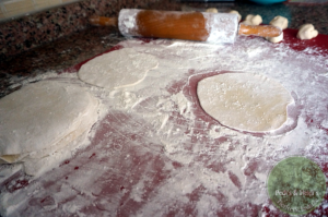 Baklavateig ausrollen