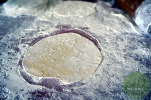 Baklavateig ausrollen