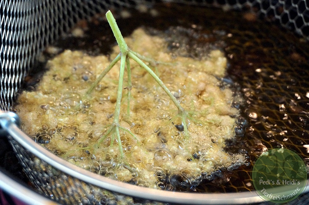 Hollerkiachle frittiert