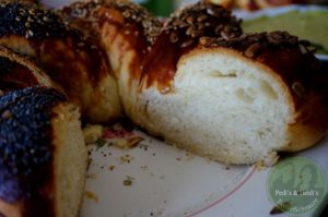 Laugenkranz-angeschnitten