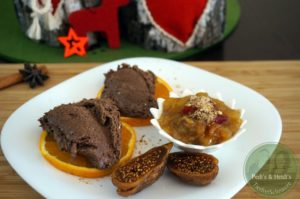 Lebkuchen-Chia-Mousse mit Weihnachtsgrütze