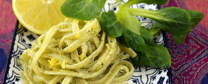 Feldsalat-Pesto mit Linguine