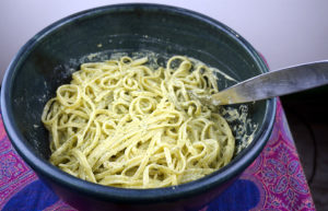 Feldsalat-Pesto und Pasta